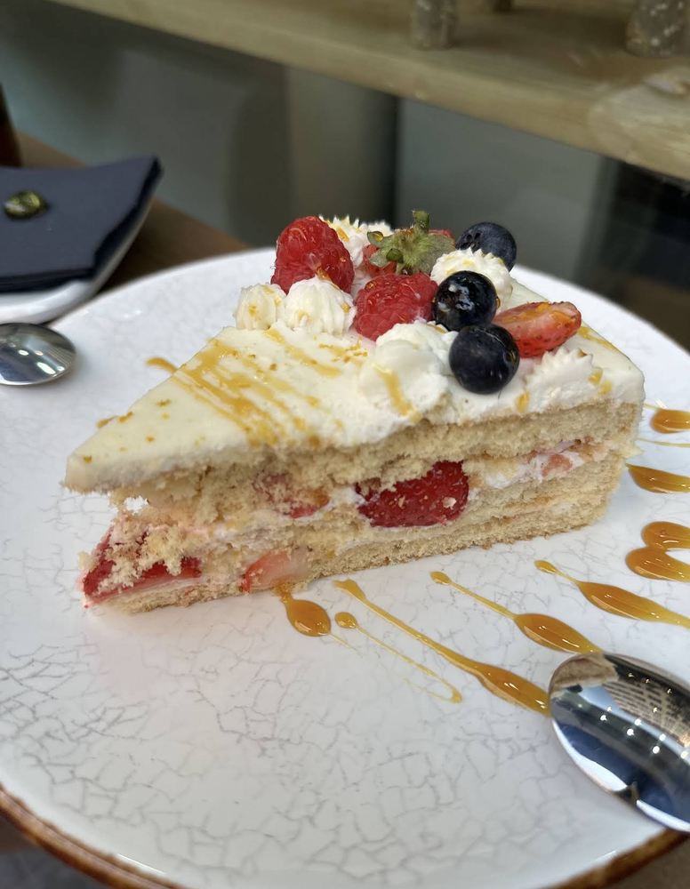 Tarta de queso con frutos rojos y sirope