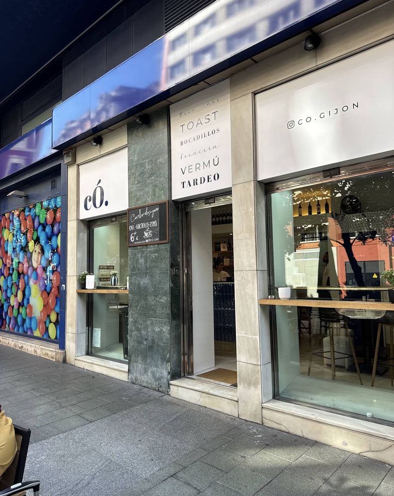 Fachada de có. en la Calle Langreo