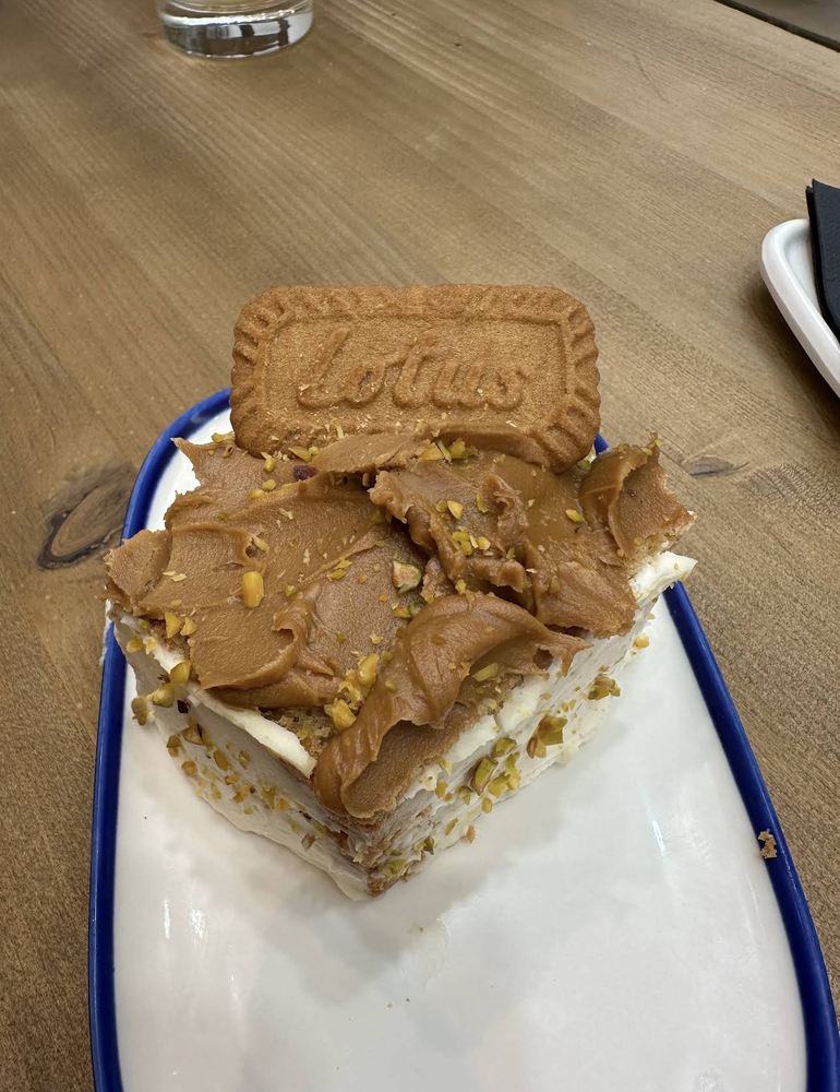 Tarta de la casa con café